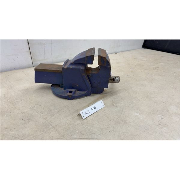 Mastercraft 58-7840 Bench Vise, 4"