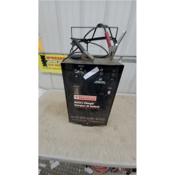 Motomaster Professional Engine Starter Battery Charger, Model M-867-A, 40/2/200 Amp, 6/12V