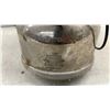 Image 2 : Coleman Quick-Lite Two-Mantle Lantern, Made in Canada, Nickel Fount