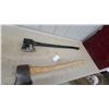 Image 6 : Single-Bit Axe with Wooden Handle and Crapper 1936 Splitting Axe with Fibre-Core Handle