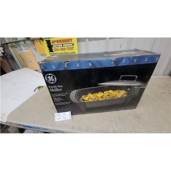 GE Sleek Style Family Size Skillet, Extra Large 16 x 12", Non-Stick, Domed Glass Lid New