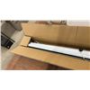 Image 3 : Axion A172 Self Lock Screen in Box