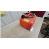 Image 3 : Todd Portable Marine Outboard Fuel Tank with Fuel Line and Primer Bulb