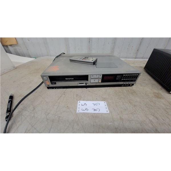Sony Betamax SL-2000 Portable Video Cassette Recorder with RMT-374 Remote Commander