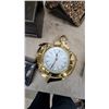 Image 8 : Patsy Cline Collection Boxed Set, Brass Ship's Wheel Clock, Wooden Napkin Rings and More