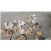 Image 6 : Assorted Seashell Collection With Starfish, Sand Dollar, Brass Pot, Rubik's Cube, and More