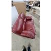 Image 3 : Burgundy Leather Overstuffed Two-Seater Loveseat with Rounded Arms 62" Wide