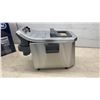 Image 2 : DeLonghi Cool-Zone Digital Electric Deep Fryer, Extra-Large 4.5L Stainless Steel with Box
