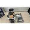 Image 5 : DeLonghi Cool-Zone Digital Electric Deep Fryer, Extra-Large 4.5L Stainless Steel with Box
