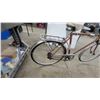 Image 5 : Vintage Super Cycle Bicycle with Chrome Fenders, Rear Rack, and Front Dynamo Headlight 25"