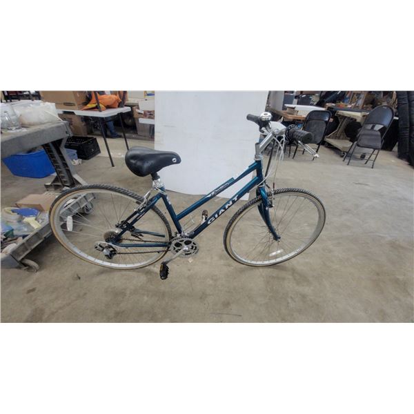 Giant Option Hybrid Bicycle, Teal-Blue Frame, Grip Shifters, V-Brakes, Late 1990s/Early 2000s 27"