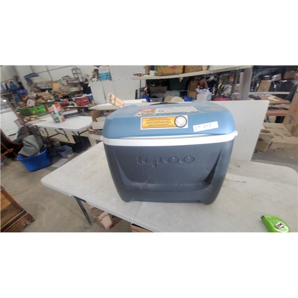 Igloo Island Breeze 60-Quart Roller Cooler with Drain Plug