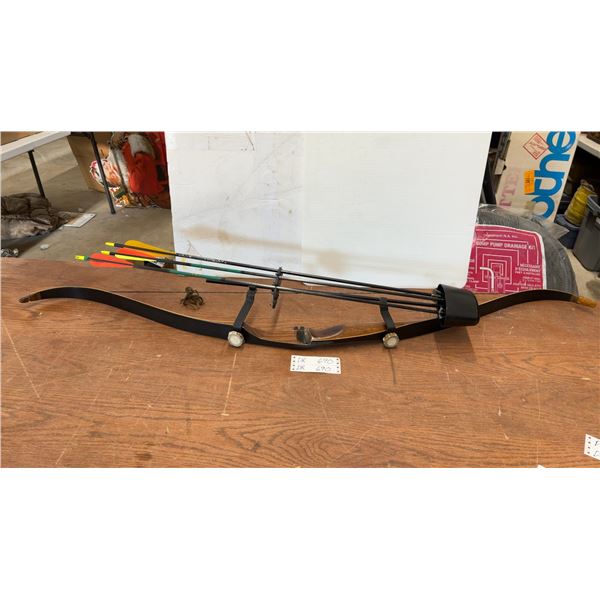 Falcon Recurve Bow w/ 3 Hunting Arrows