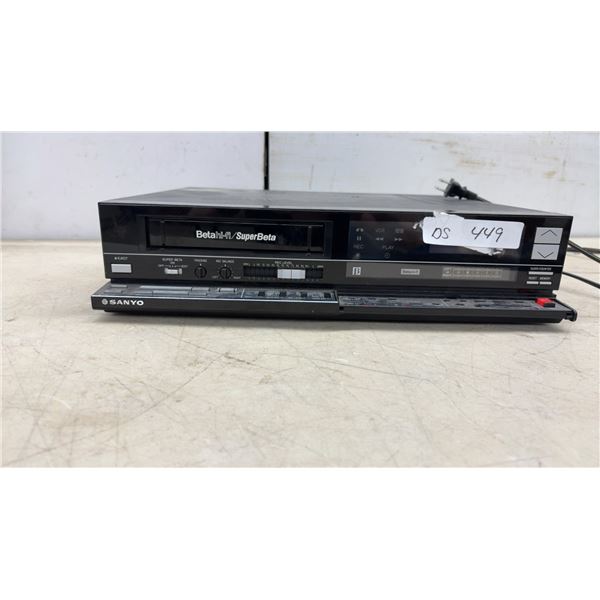 Sanyo VCR 7250 Betahi-fi/SuperBeta Video Cassette Recorder, 120V 60Hz 38W, Made in Japan