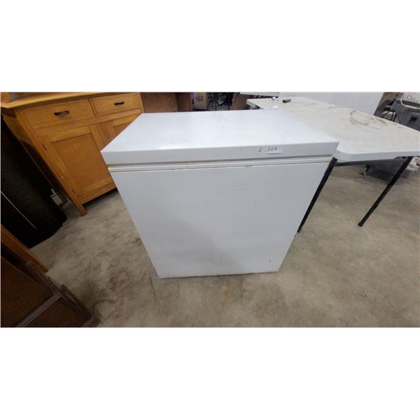 White Two-Lid Chest Freezer with Internal Wire Basket 34 x 31 x 22"