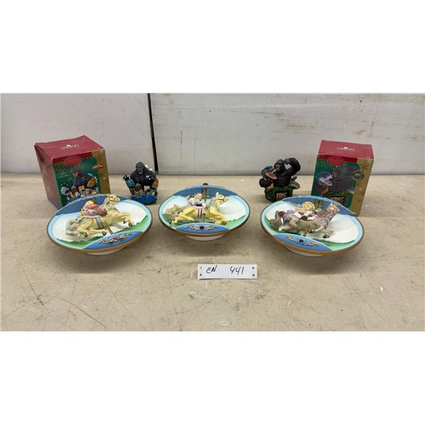 Hallmark Heirloom Godzilla & King Kong Ornaments, 3 Carousel Musical Wall Plaques
