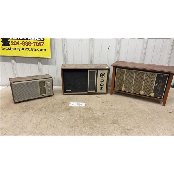 Lot of 3 AM/FM Vintage Table Radios