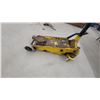 Image 2 : Yellow Hydraulic Floor Jack Proble 3 Ton