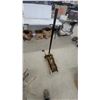 Image 4 : Yellow Hydraulic Floor Jack Proble 3 Ton