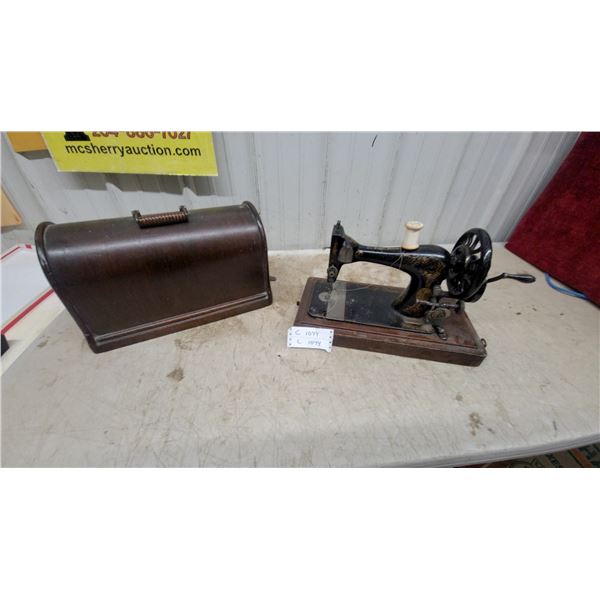 Antique Singer Model 27 Hand-Crank Sewing Machine, 1889, with Wooden Base and Bentwood Cover