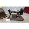 Image 2 : Antique Singer Model 27 Hand-Crank Sewing Machine, 1889, with Wooden Base and Bentwood Cover
