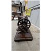 Image 5 : Antique Singer Model 27 Hand-Crank Sewing Machine, 1889, with Wooden Base and Bentwood Cover