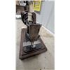 Image 8 : Antique Singer Model 27 Hand-Crank Sewing Machine, 1889, with Wooden Base and Bentwood Cover