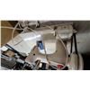Image 5 : Singer Featherweight 221 Portable Electric Sewing Machine in Beige with Carrying Case