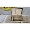 Image 7 : Singer Featherweight 221 Portable Electric Sewing Machine in Beige with Carrying Case