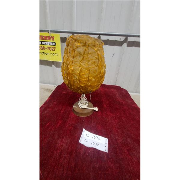 Vintage Mid-Century Modern Amber Textured Spaghetti Shade Table Lamp With Wooden Base
