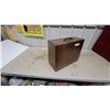 Image 8 : Singer Stylist Model 500 Sewing Machine, Mid-1960s, Cream Finish, Portable Wooden Case