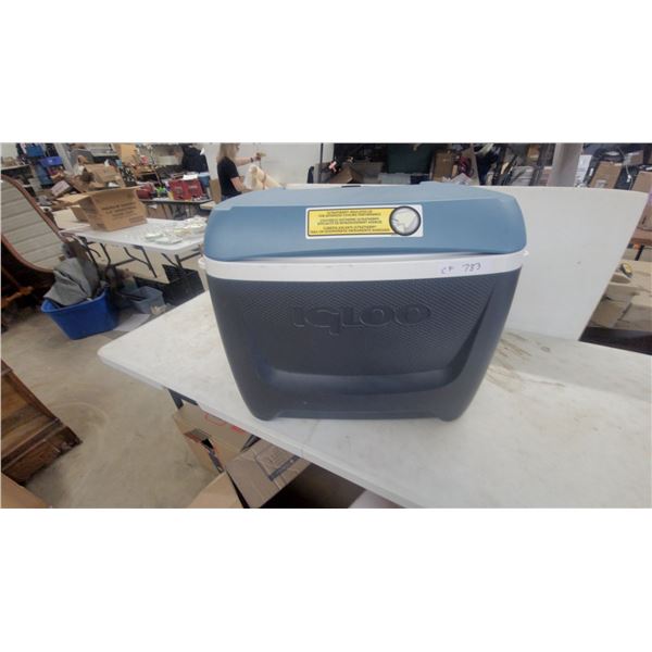 Igloo Wheeled Cooler with Ultratherm Insulated Lid, Telescoping Handle, and Drain Plug