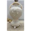 Image 2 : Aladdin Alacite Vintage Electric Table Lamp with Urn Body, Floral Pattern and Final Shade, 24" H