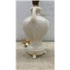 Image 3 : Aladdin Alacite Vintage Electric Table Lamp with Urn Body, Floral Pattern and Final Shade, 24" H