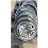 Image 4 : 6 Ford Motor Company Hubcaps & 7 Other Hubcaps