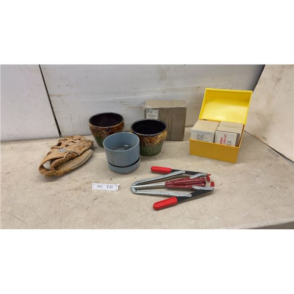 Spalding Top-Flite TFO-100 Leather Baseball Glove, Ceramic Planters, Recipe Card Box, and More