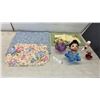 Image 1 : Art Glass Bowls, Murano Bird, Ceramic Novelty Figurines, Singing Man Bottle, Place Mats and More