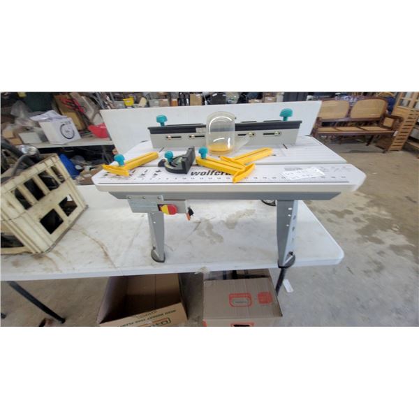 Wolfcraft Universal Router Table Model 6902000 with Fence, Featherboards, and Dust Hood