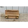 Image 2 : Motorola AM Tube Radio, Peach Plastic Case, Vertical Slat Grille