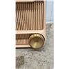 Image 4 : Motorola AM Tube Radio, Peach Plastic Case, Vertical Slat Grille