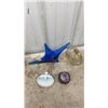 Image 4 : Vintage Decor Lot: Murano Art Glass, Cadbury Plates, Vases, Mask, Hourglasses and More