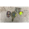 Image 5 : Vintage Decor Lot: Murano Art Glass, Cadbury Plates, Vases, Mask, Hourglasses and More