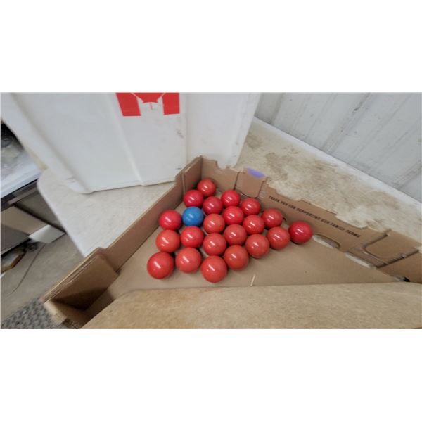 Dufferin Wall-Mount Billiards Slide Scorekeeper with Pool Balls and Snooker Balls