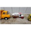 Image 6 : Dinky Toys No. 965 Muir-Hill 2WL Loader, Die-Cast, Yellow and Orange, Made in England Tonka Die