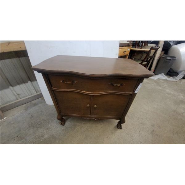 Vintage French Provincial Style Bombé Chest with Serpentine Drawers and Cabriole Legs