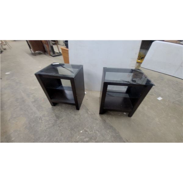 2× Dark Wood End Table with Glass Top and Open Shelf Design 24 x 20 x 16"