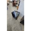 Image 5 : 2× Dark Wood End Table with Glass Top and Open Shelf Design 24 x 20 x 16"