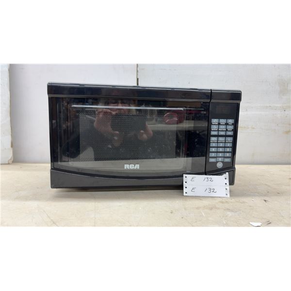 RCA RMW733-Black Household Countertop Microwave Oven, 700W, 0.7 Cubic Feet