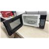 Image 4 : RCA RMW733-Black Household Countertop Microwave Oven, 700W, 0.7 Cubic Feet