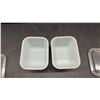 Image 3 : Pair of Vintage Pyrex Amish Butterprint Refrigerator Dishes With Lids, 1957-1968